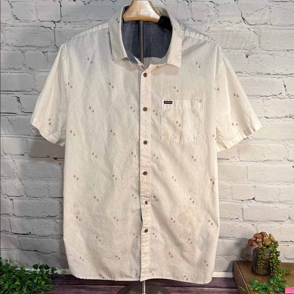 Volcom Men's Off-White Short Sleeve Button down Shirt. Streetwear